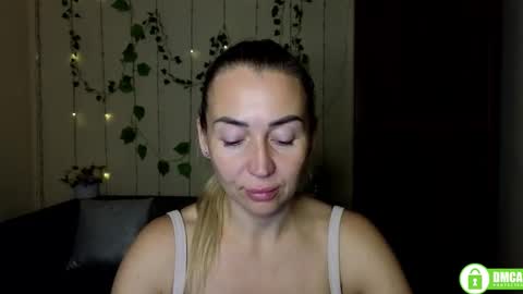 Snapshot of ay_kiss_jully chatting on October 20, 2025, 5:35 pm Jully online show from October 20, 2025, 5:35 pm
