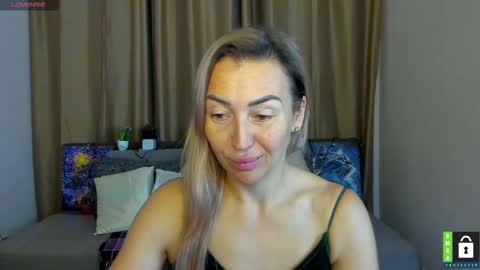 Jully online show from November 25, 2025, 6:30 pm