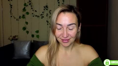 Jully online show from December 2, 2025, 6:36 pm