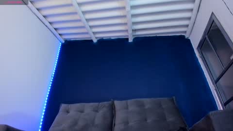 Andr  online show from February 3, 2025, 9:50 pm