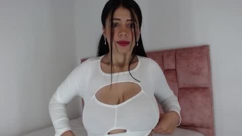 Snapshot of aylasophia_ chatting on December 7, 2024, 10:23 am Ayla Sophia online show from December 7, 2024, 10:23 am