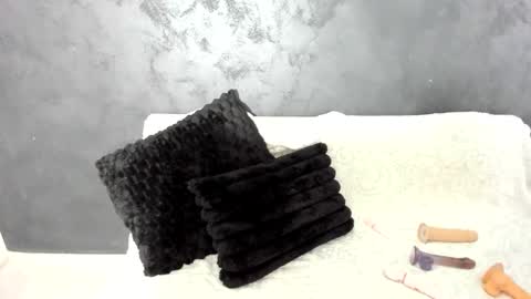 Kayla online show from November 12, 2025, 7:42 am