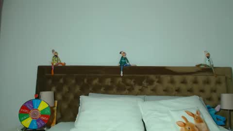 Aylin online show from November 15, 2025, 6:00 am