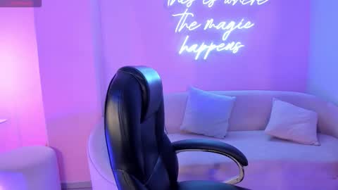 Ayshel online show from October 23, 2025, 4:34 am