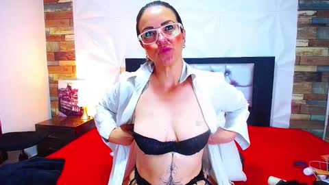 Snapshot of azaahara_ chatting on March 7, 2025, 11:07 am Azahara online show from March 7, 2025, 11:07 am