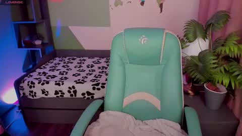 Azaliya online show from November 5, 2025, 6:24 am