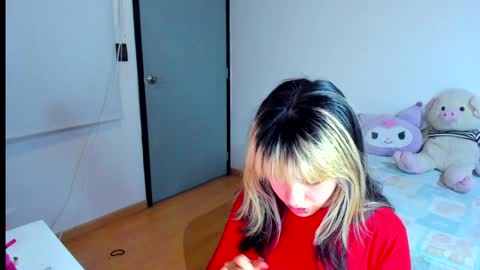 Snapshot of azu_moure chatting on December 4, 2024, 4:10 am Azu Moure online show from December 4, 2024, 4:10 am