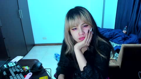 Snapshot of azu_moure chatting on January 10, 2025, 10:50 am Azu Moure online show from January 10, 2025, 10:50 am