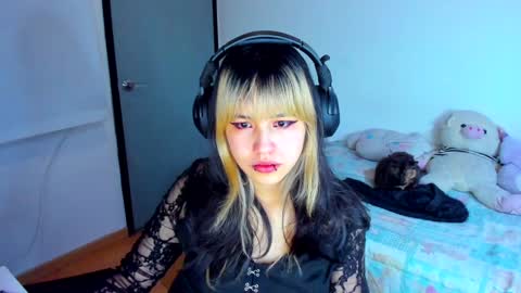 Snapshot of azu_moure chatting on January 14, 2025, 8:52 am Azu Moure online show from January 14, 2025, 8:52 am