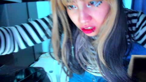 Snapshot of azu_moure chatting on January 19, 2025, 11:34 am Azu Moure online show from January 19, 2025, 11:34 am