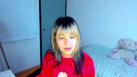 Snapshot of azu_moure chatting on January 23, 2025, 5:45 am Azu Moure online show from January 23, 2025, 5:45 am
