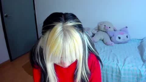 Snapshot of azu_moure chatting on January 30, 2025, 8:01 am Azu Moure online show from January 30, 2025, 8:01 am