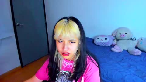 Snapshot of azu_moure chatting on February 12, 2025, 7:13 am Azu Moure online show from February 12, 2025, 7:13 am