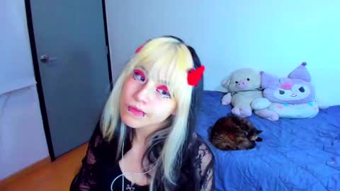 Snapshot of azu_moure chatting on February 18, 2025, 10:38 am Azu Moure online show from February 18, 2025, 10:38 am