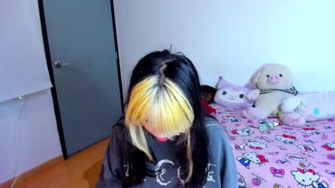 Snapshot of azu_moure chatting on February 25, 2025, 8:25 am Azu Moure online show from February 25, 2025, 8:25 am