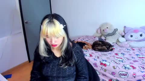 Snapshot of azu_moure chatting on March 11, 2025, 11:33 am Azu Moure online show from March 11, 2025, 11:33 am