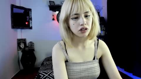 Snapshot of azu_moure chatting on October 10, 2025, 11:15 pm Azu Moure online show from October 10, 2025, 11:15 pm