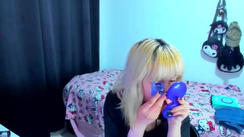 Azu Moure online show from November 30, 2025, 3:21 am