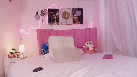 PRINCESS AZUL. online show from November 19, 2025, 9:48 pm