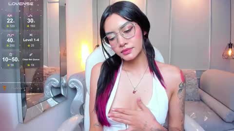 Azura online show from November 27, 2025, 8:33 pm