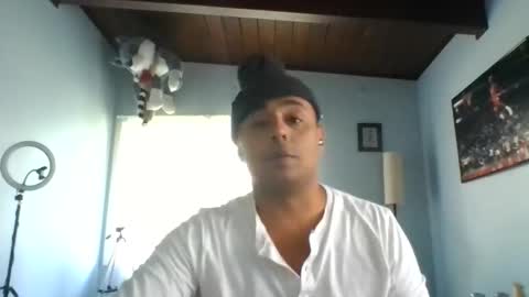Snapshot of b0urb0n7 chatting on October 22, 2025, 5:24 pm Bourbon online show from October 22, 2025, 5:24 pm