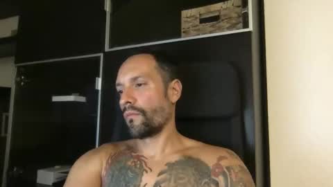 Snapshot of babakeror chatting on October 8, 2025, 11:02 pm BKR online show from October 8, 2025, 11:02 pm
