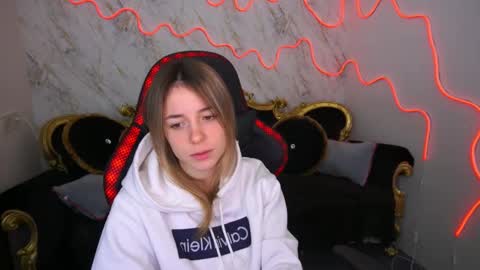 Snapshot of babe_dollie chatting on February 11, 2025, 8:37 am Babe online show from February 11, 2025, 8:37 am