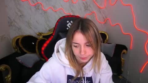 Snapshot of babe_dollie chatting on February 11, 2025, 11:43 am Babe online show from February 11, 2025, 11:43 am