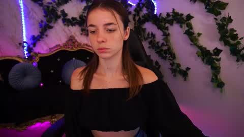 Snapshot of babe_dollie chatting on September 12, 2025, 6:13 am Babe online show from September 12, 2025, 6:13 am