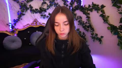 Snapshot of babe_dollie chatting on September 19, 2025, 6:37 am Babe online show from September 19, 2025, 6:37 am