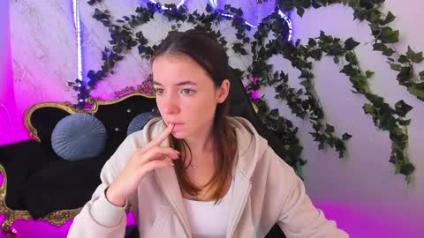 Snapshot of babe_dollie chatting on October 2, 2025, 6:31 am Babe online show from October 2, 2025, 6:31 am