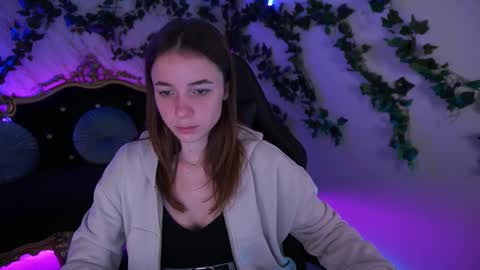 Snapshot of babe_dollie chatting on October 4, 2025, 7:28 am Babe online show from October 4, 2025, 7:28 am