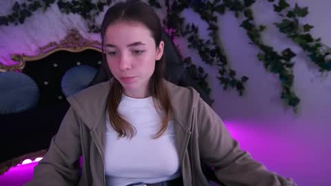 Snapshot of babe_dollie chatting on October 9, 2025, 7:28 am Babe online show from October 9, 2025, 7:28 am