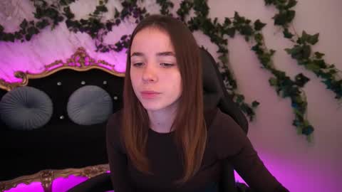 Snapshot of babe_dollie chatting on October 15, 2025, 7:08 am Babe online show from October 15, 2025, 7:08 am