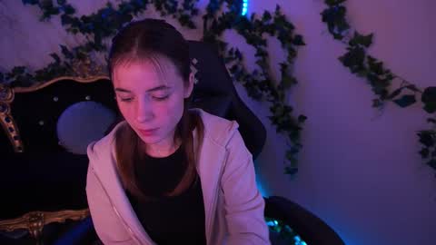 Snapshot of babe_dollie chatting on October 31, 2025, 8:15 am Babe online show from October 31, 2025, 8:15 am