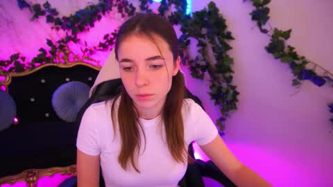 Snapshot of babe_dollie chatting on November 11, 2025, 8:14 am Babe online show from November 11, 2025, 8:14 am