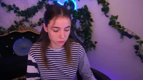 Snapshot of babe_dollie chatting on November 18, 2025, 8:30 am Babe online show from November 18, 2025, 8:30 am