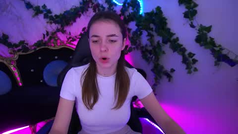 Snapshot of babe_dollie chatting on November 23, 2025, 8:58 am Babe online show from November 23, 2025, 8:58 am