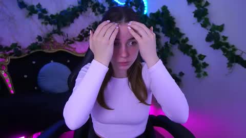 Snapshot of babe_dollie chatting on November 26, 2025, 8:37 am Babe online show from November 26, 2025, 8:37 am