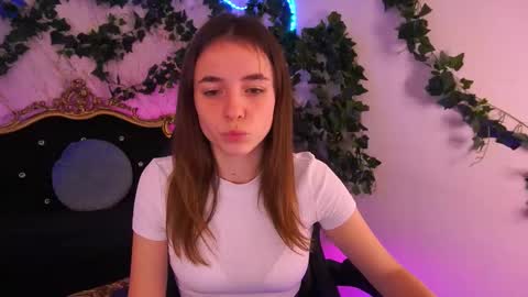 Snapshot of babe_dollie chatting on November 29, 2025, 8:28 am Babe online show from November 29, 2025, 8:28 am