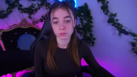 Snapshot of babe_dollie chatting on December 4, 2025, 8:45 am Babe online show from December 4, 2025, 8:45 am