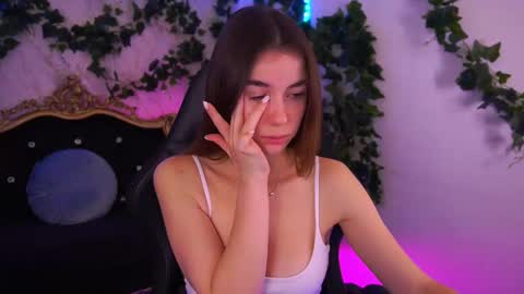 Snapshot of babe_dollie chatting on December 14, 2025, 8:30 am Babe online show from December 14, 2025, 8:30 am