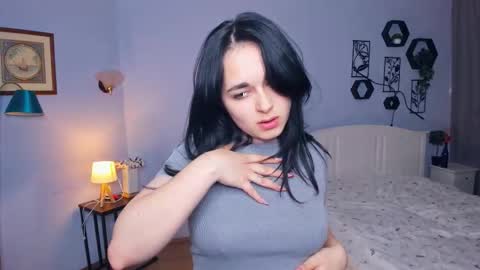 Snapshot of babe_on_fire chatting on October 4, 2025, 7:50 am Alice online show from October 4, 2025, 7:50 am