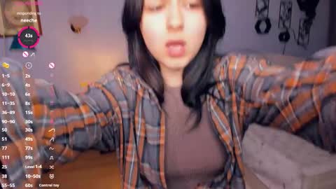 Snapshot of babe_on_fire chatting on October 9, 2025, 7:50 am Alice online show from October 9, 2025, 7:50 am
