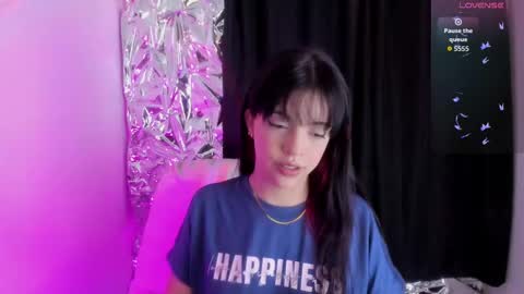 Queen B online show from September 25, 2025, 5:38 pm