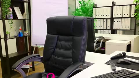 Olivia and Lexi online show from October 16, 2025, 4:57 am