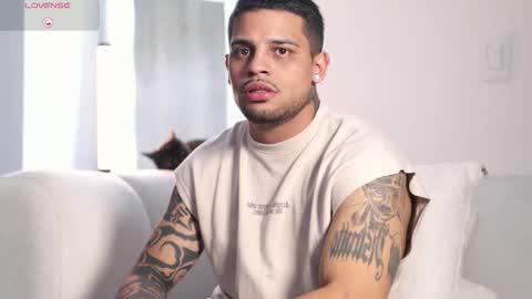 baby_rausch online show from November 12, 2025, 8:04 am