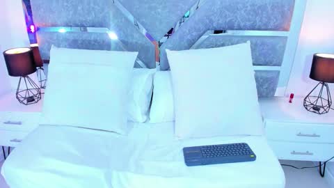 Sophie   online show from October 18, 2025, 8:09 pm