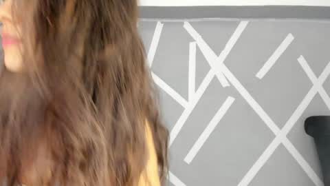 Aylin  online show from December 18, 2024, 12:07 pm