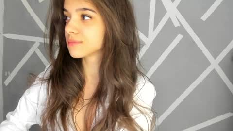 Aylin  online show from January 3, 2025, 7:49 am